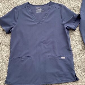 Figs slate gray women’s scrub top and bottom